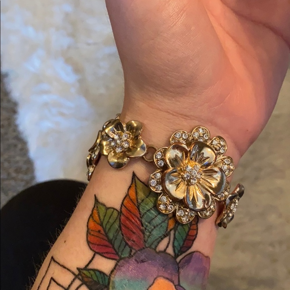 Shiny gold chunky flower costume bracelet